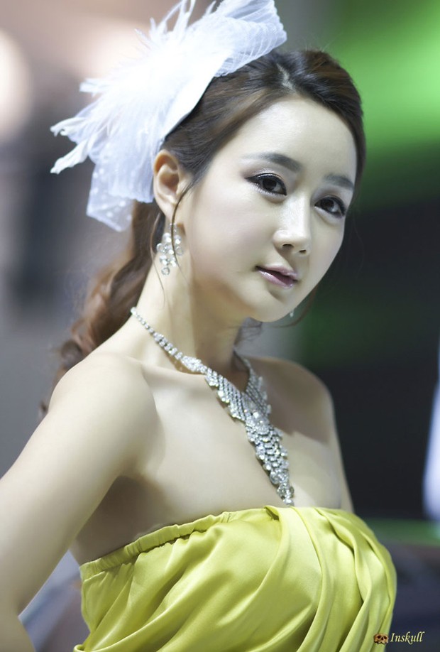 韩国绝美车模韩彩衣性感写真(图16)