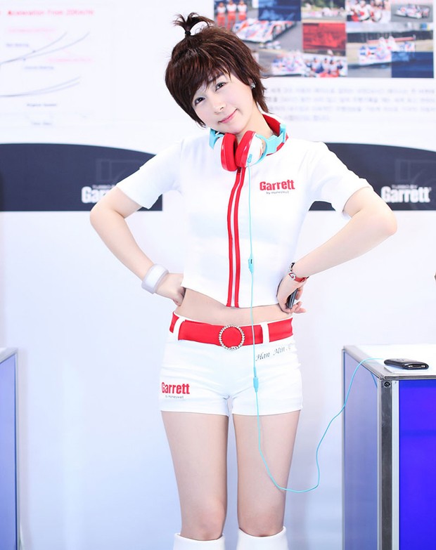 看不够的迷人韩国美女车模—韩敏智(图10)