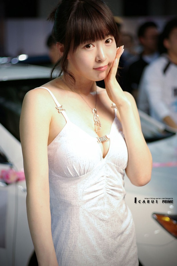 看不够的迷人韩国美女车模—韩敏智(图12)