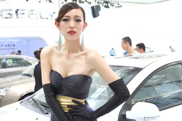 贵妇车模深V礼服扮演性感少女(图8)