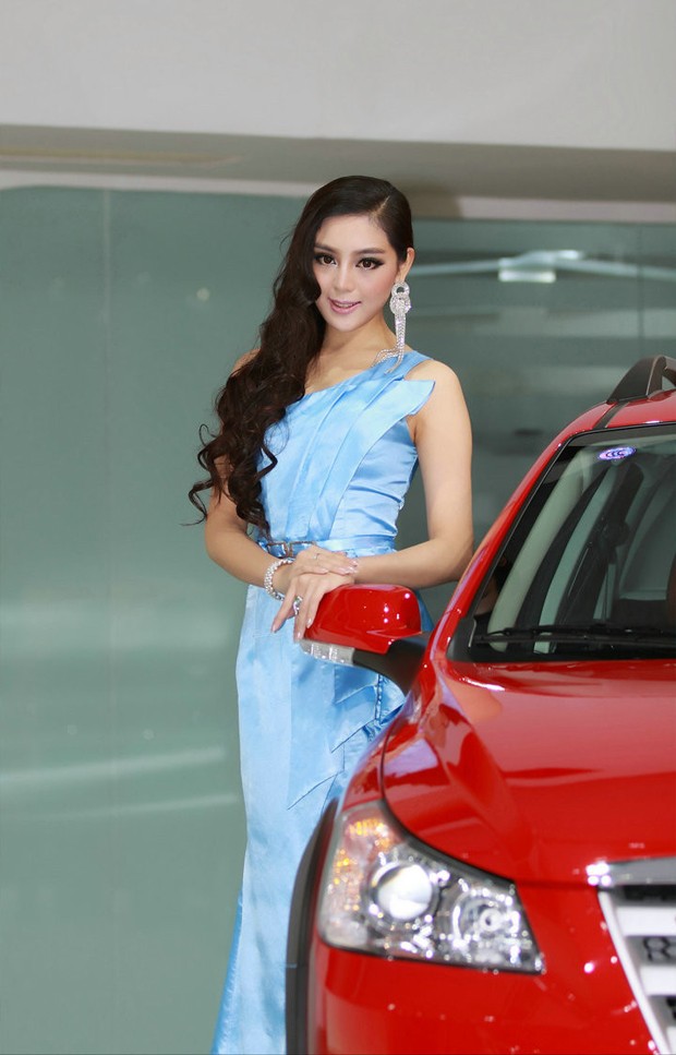 世界级顶级宝马车模车展秀美腿(图8)