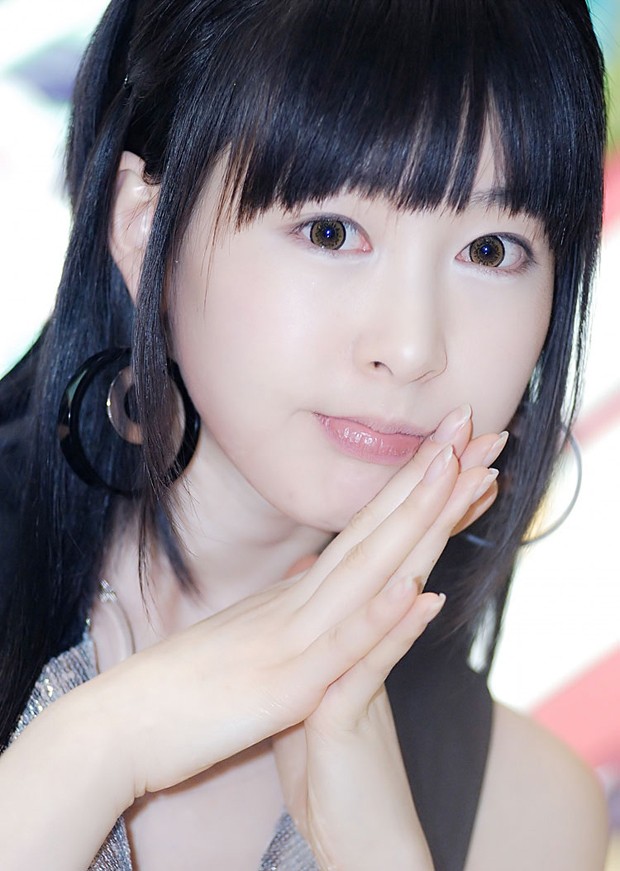 甜美模特李佳娜韩国釜山车展照片(图3)