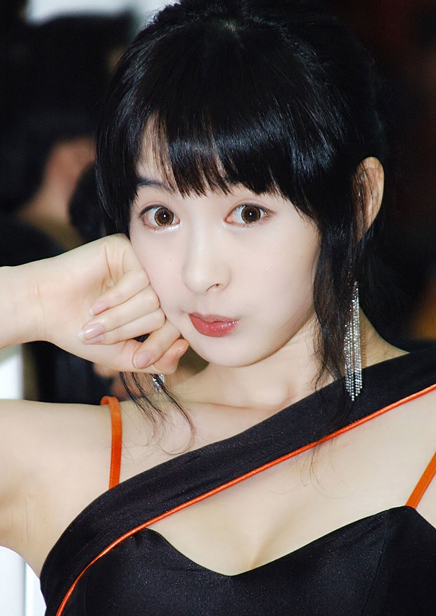 甜美模特李佳娜韩国釜山车展照片(图9)