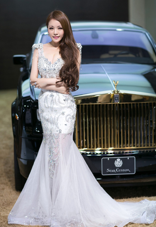 激情绅士座驾爆乳性感车模(图8)