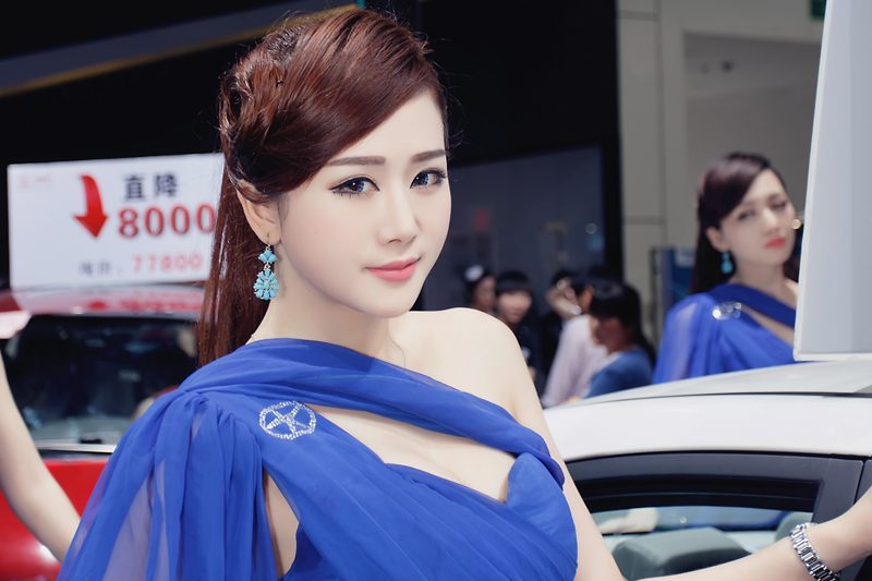 易车美女车模女神范有气质(图8)