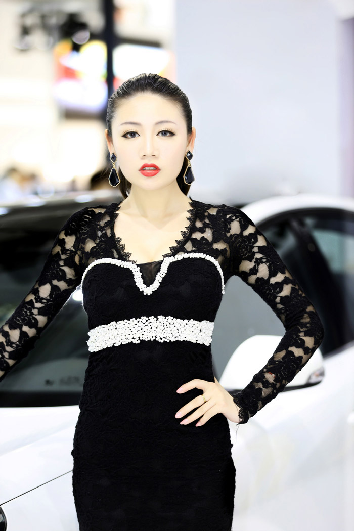 2014北京车展香车美女爆棚(图12)