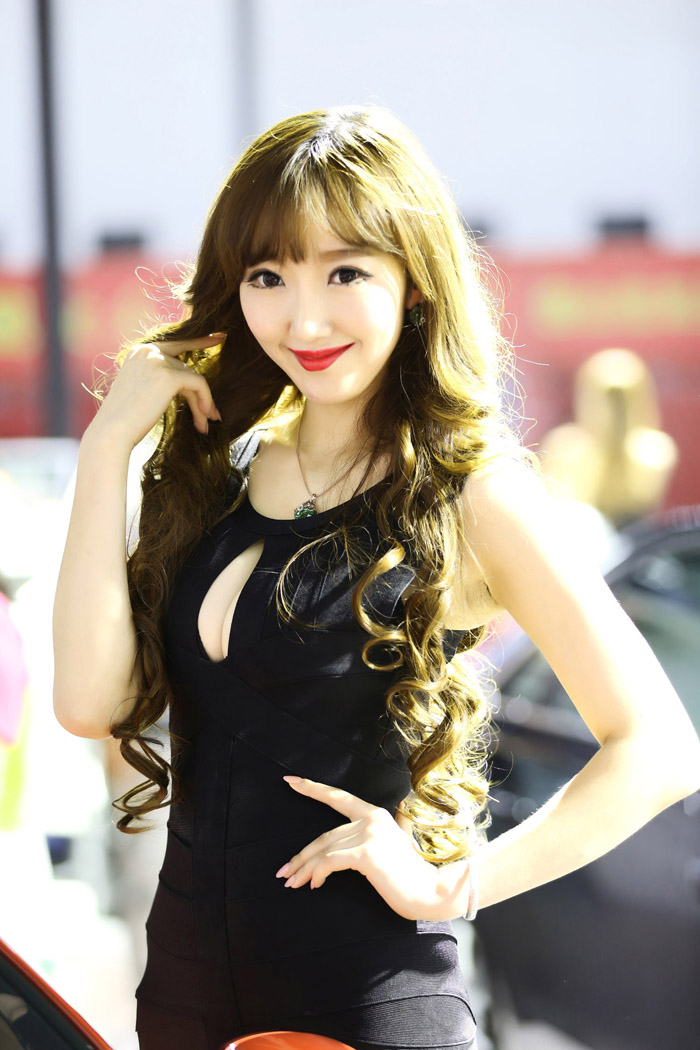 2014北京车展香车美女爆棚(图22)