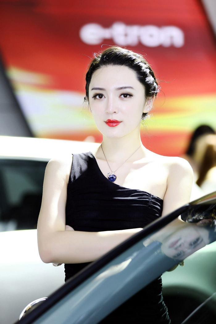2014北京车展香车美女爆棚(图8)
