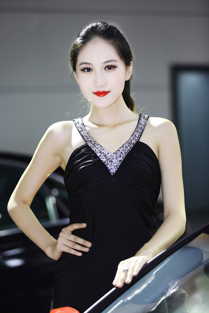 2014北京车展香车美女爆棚(图9)