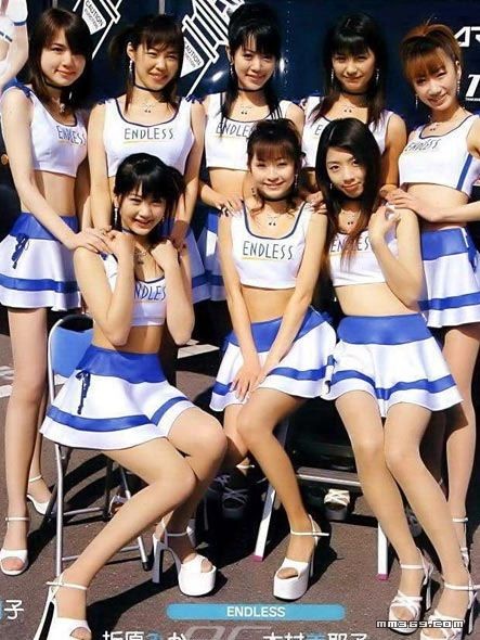 日本GT赛车名模集体照(图3)