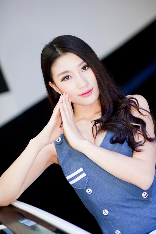 2014广西南宁车展美女齐亮相(图9)