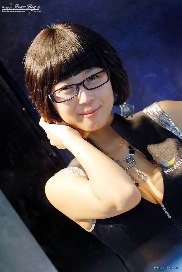 清纯韩国车模又带有点性感(图12)