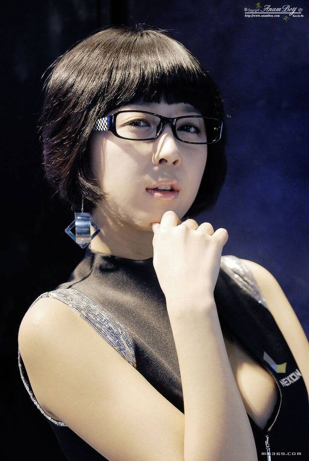 清纯韩国车模又带有点性感(图13)