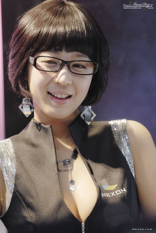 清纯韩国车模又带有点性感(图15)