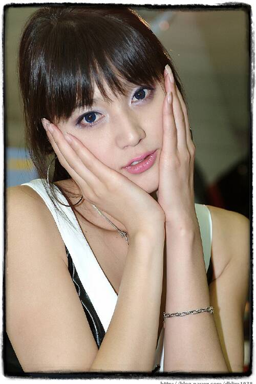 俊俏甜美的美女车模(图11)