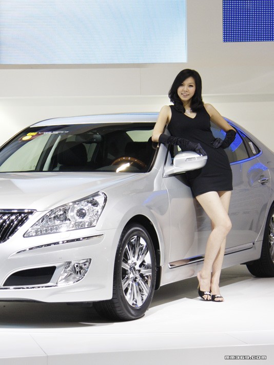 现代展台上的甜美可爱模特(图12)