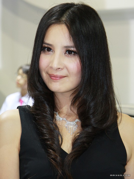 现代展台上的甜美可爱模特(图18)