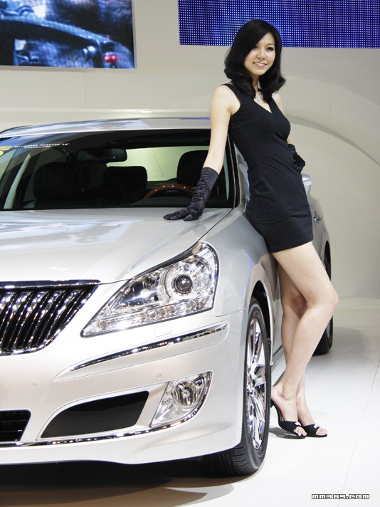 现代展台上的甜美可爱模特(图20)