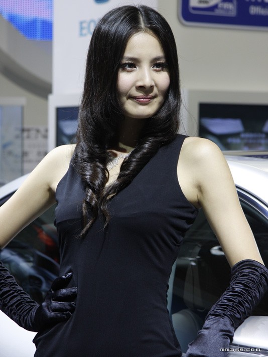 现代展台上的甜美可爱模特(图22)