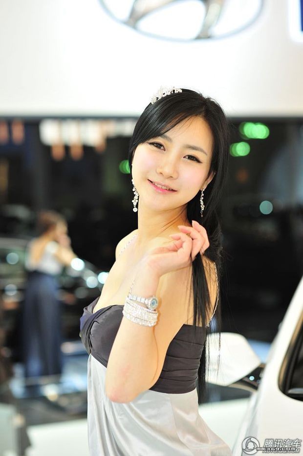 三大美丽车模的超级表情秀(图3)