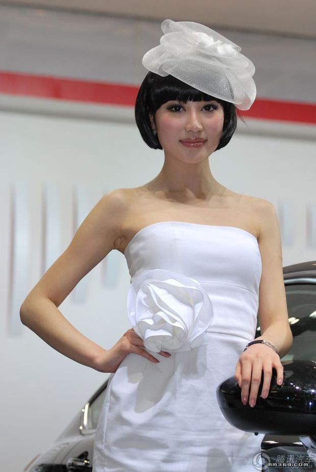 雪铁龙车展美女车模组图(图14)