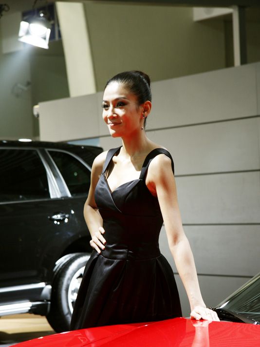 野性十足的保时捷美女(图9)