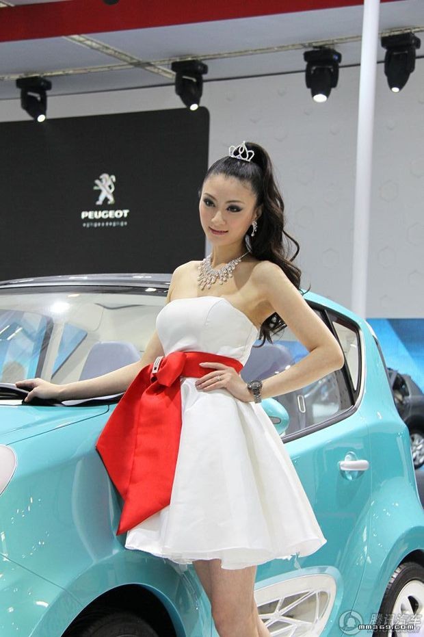 标致汽车展台上的美女车模(图8)