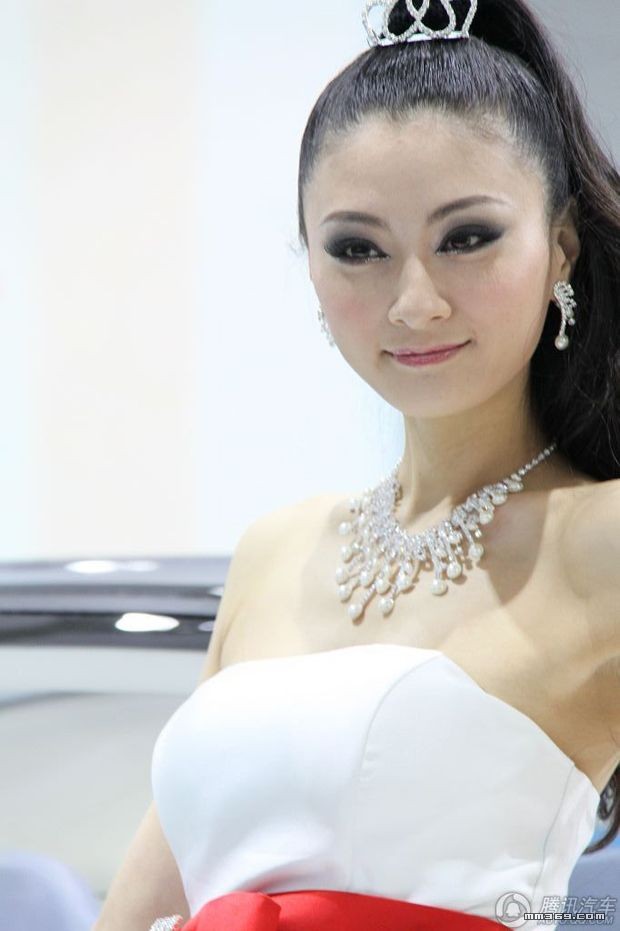 标致汽车展台上的美女车模(图9)