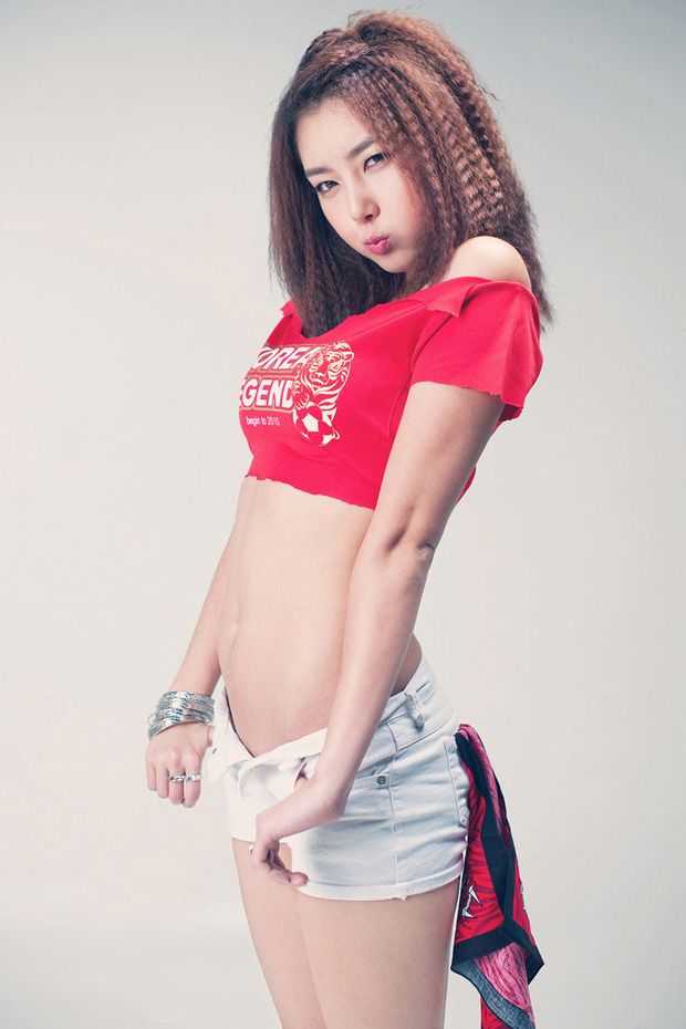 韩国性感车模李舒情 很丰满(图12)