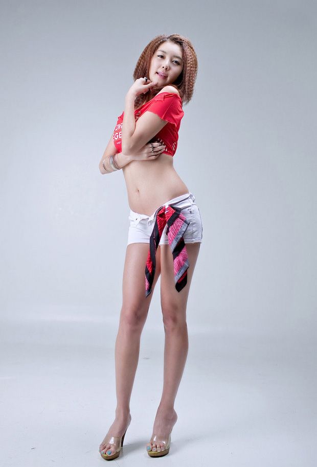 韩国性感车模李舒情 很丰满(图22)