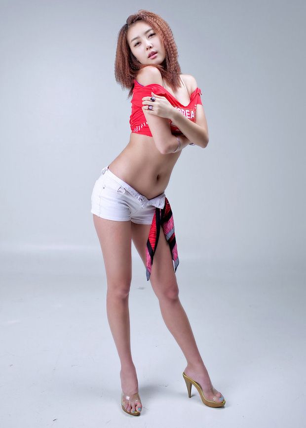 韩国性感车模李舒情 很丰满(图23)