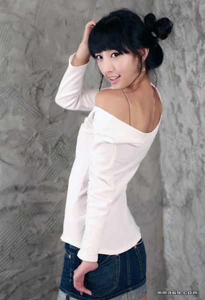 韩国清纯型车模申善雅(图2)