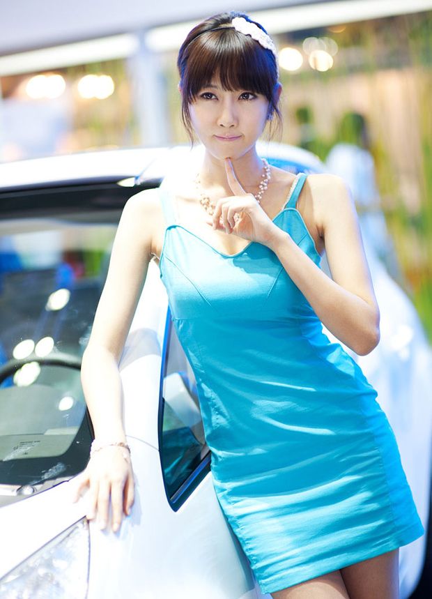 可爱韩国车模崔星儿车展写真图片(图9)
