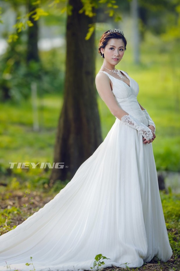 恬美婚纱少女清新写真美图(图5)