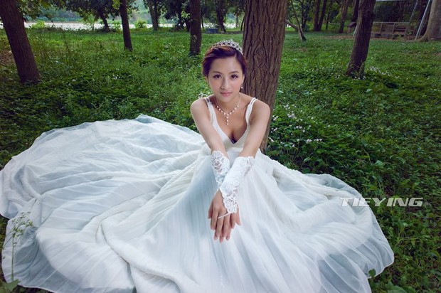 恬美婚纱少女清新写真美图(图9)