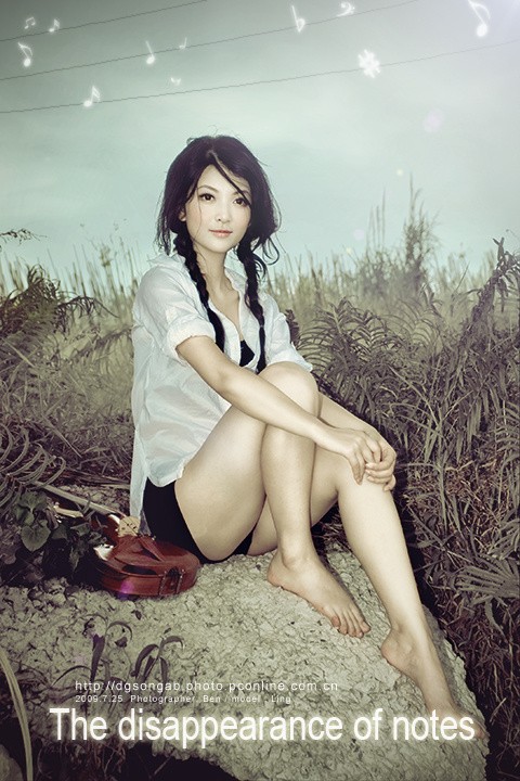 秀气美人儿人像摄影作品《风中的琴谱》(图1)