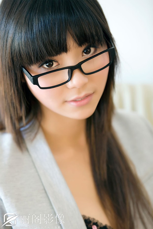 清纯90后女生雅旋扮酷高清美图(图6)