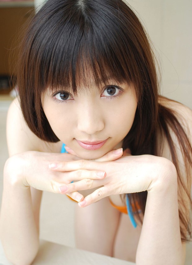 鲜花般娇艳的女人 清纯中透出丝丝性感(图12)