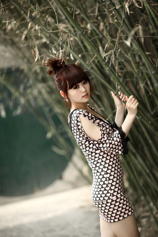 清纯小美女好身材惹人爱(图1)