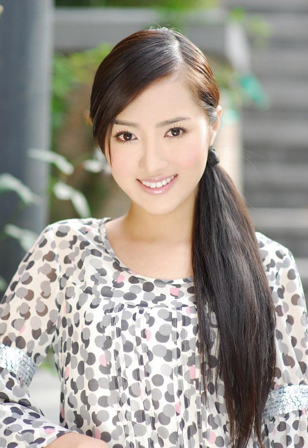 绝色完美气质美女 笑容真迷人(图2)