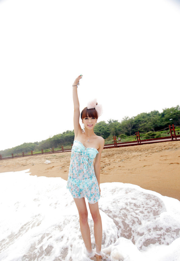 90后小萝莉泳衣靓丽写真(图13)