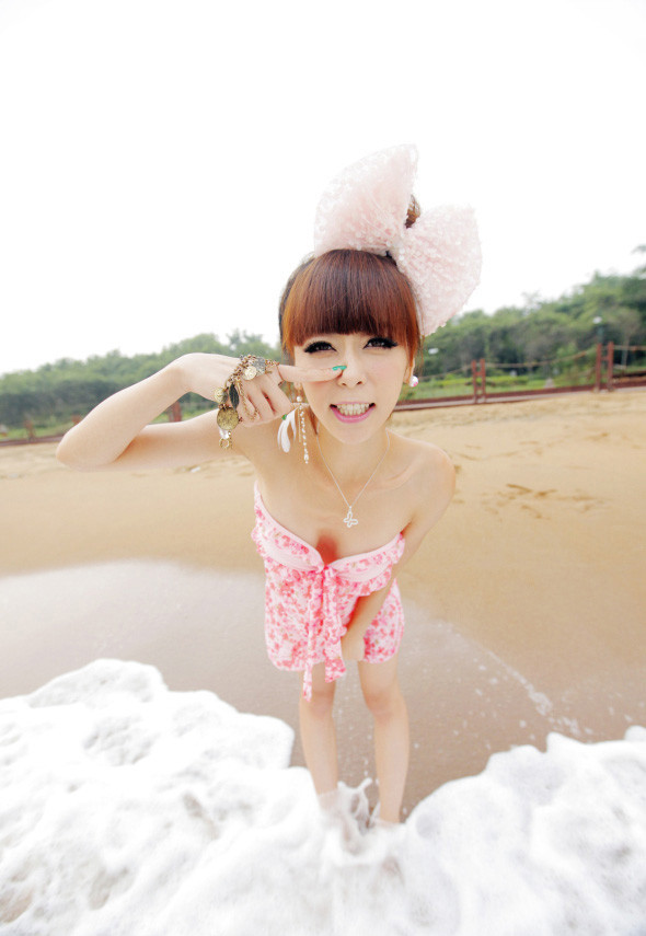 90后小萝莉泳衣靓丽写真(图5)