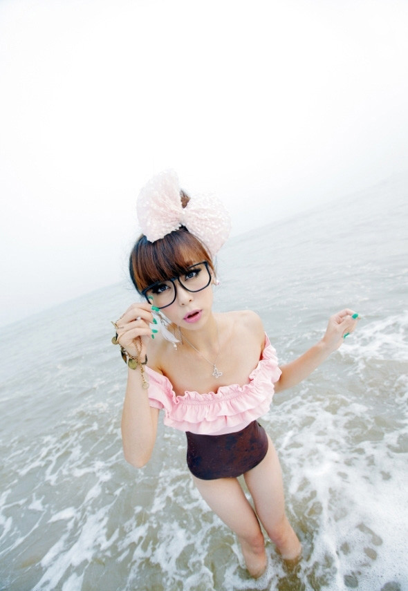 90后小萝莉泳衣靓丽写真(图6)