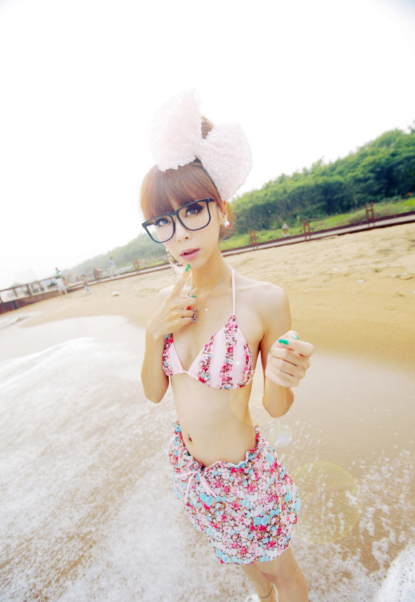 90后小萝莉泳衣靓丽写真(图8)