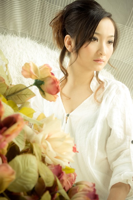 漂亮90后美眉十足女人味(图5)