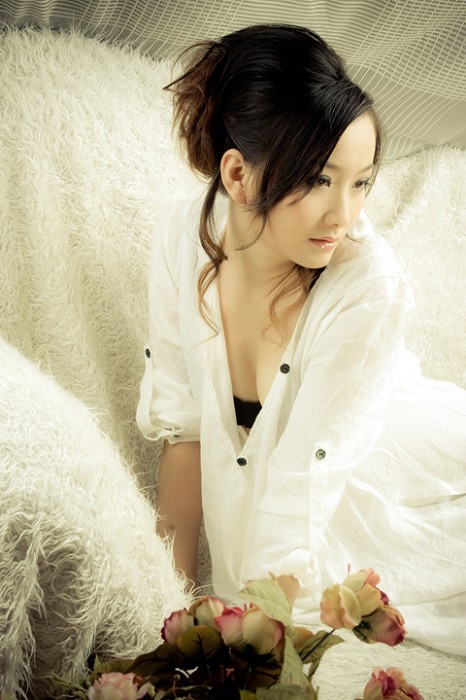 漂亮90后美眉十足女人味(图6)