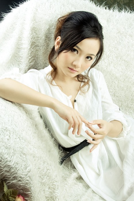 漂亮90后美眉十足女人味(图8)