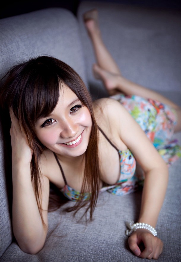 碎花裙美女超养眼私房照(图5)