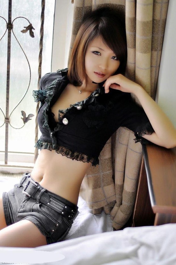 靓丽姐妹花居家卧室玩双飞(图5)