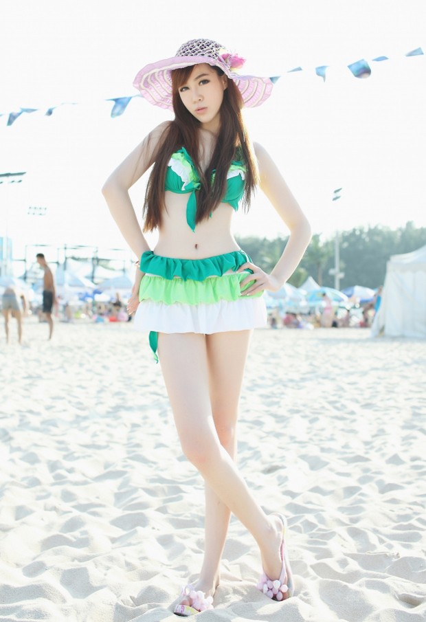 小美女侯诗辰海边比基尼迷人写真(图12)